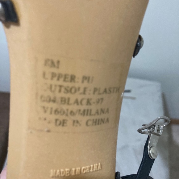 Black heels - Picture 3 of 3